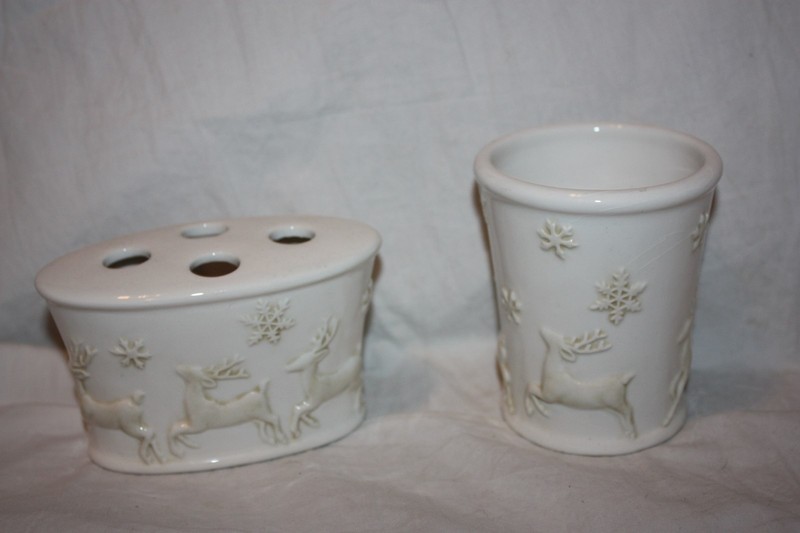 Set of 2 Big Sky Carver Winter Stag Reinder Ceramic Toothbrush Holder & Tummbler