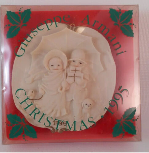 Plaque ornementale GIUSEPPE ARMANI « arbre de Noël 1995 » porcelaine neuve avec étiquettes italie - Photo 1/2