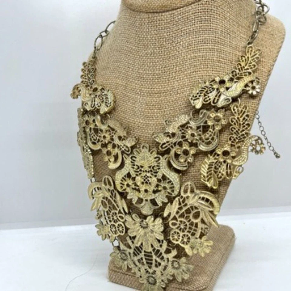 COLLAR BABERO VINTAGE ENCAJE RECORTADO ANTIGUO CADENA TONO ORO CLARO FILIGRANA ORNAMENTADA Foto 4 de 4