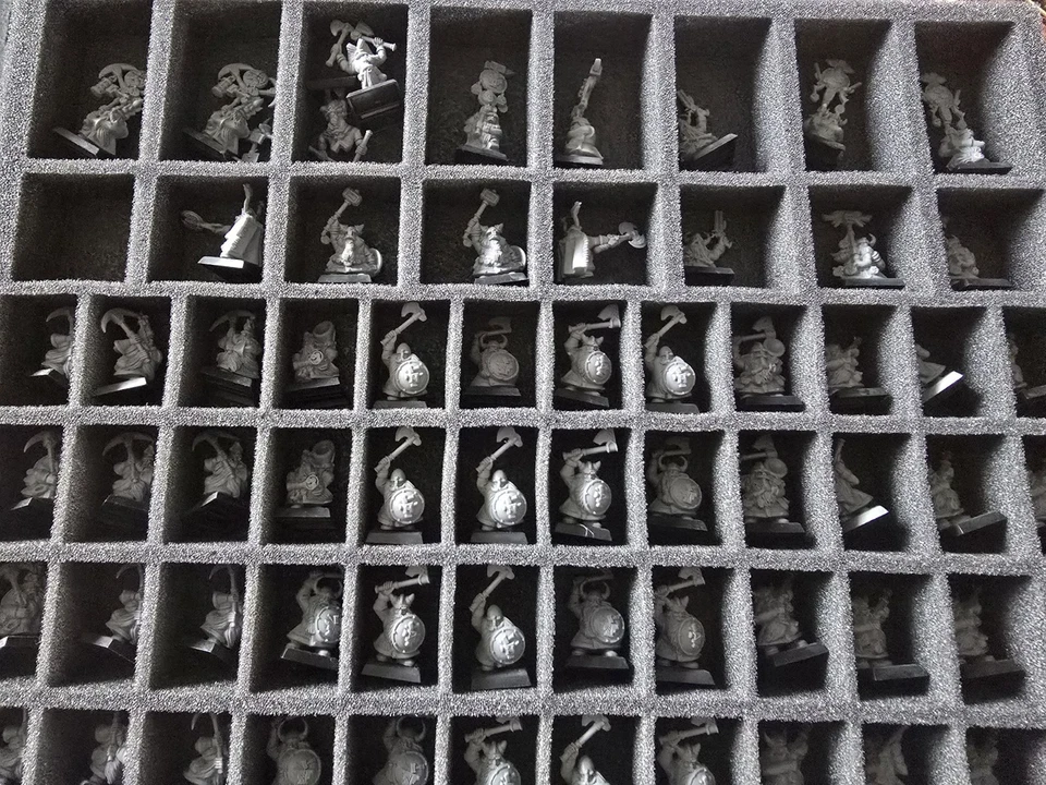 Warhammer Dwarf Battalion Plastic Games Workshop, con bandejas Battlefoam y más Foto 3 de 4