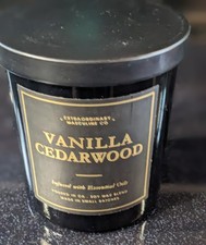 Leoben Company madera de vainilla y cedro 9 oz, mechas individuales de cera de soja, tarro negro ~ nuevo ~