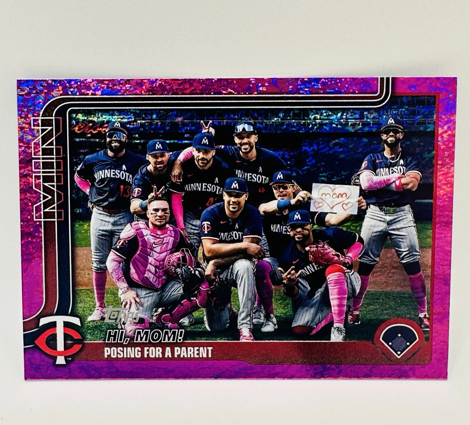 2025 Topps Series 2 - Hi, Mom Minnesota Twins #584 PINK HOLO FOIL SP