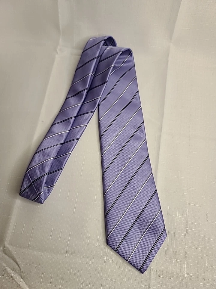 Corbata de negocios a rayas de microfibra hecha a mano Nouveau para hombre Foto 3 de 4