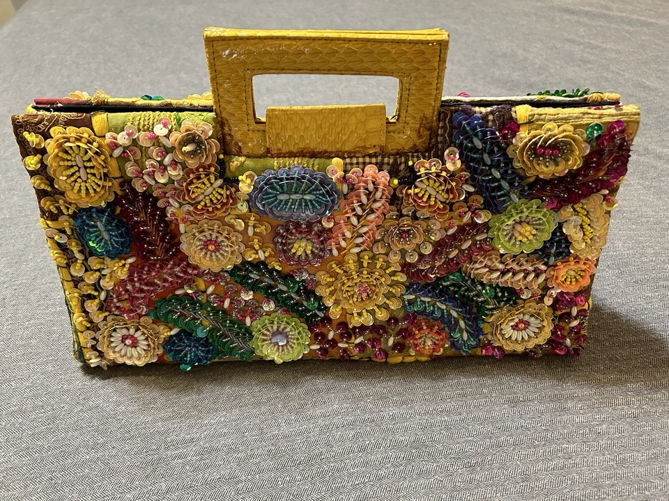 Bolso de mano Laura Lee Designs con cuentas lentejuelas diseño floral asas de serpiente Foto 2 de 4