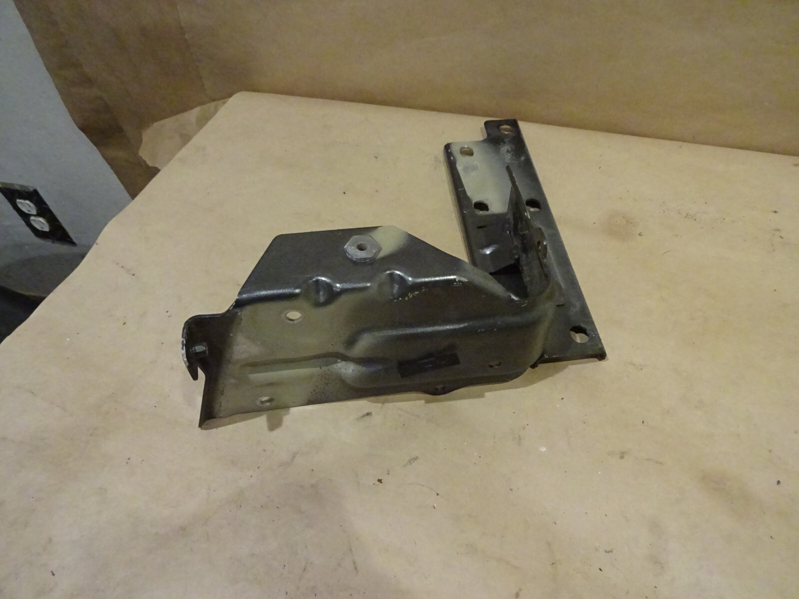 Ferrari California - LH Front Head Light Fixing Bracket  P/N 82858700