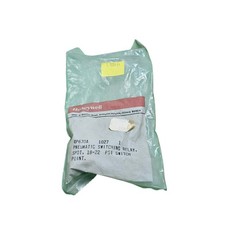 Honeywell RP670A Pneumatic Switching Relay SPDT 18-22 PSI Switch