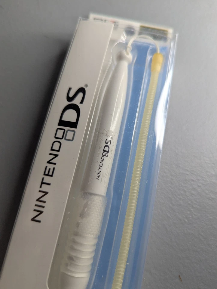 Lápiz óptico recubierto UV OEM exclusivo de Japón Nintendo DS/Lite con correa retráctil Foto 3 de 4