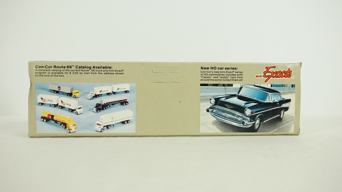 Con-Cor 1:87 HO Scale Freightliner Syndicate Sales SS Tractor