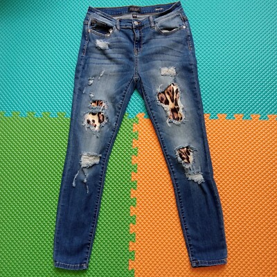 Judy Blue Jeans Women s 11/30 Skinny Fit Leopard Patch Mid Rise Distressed