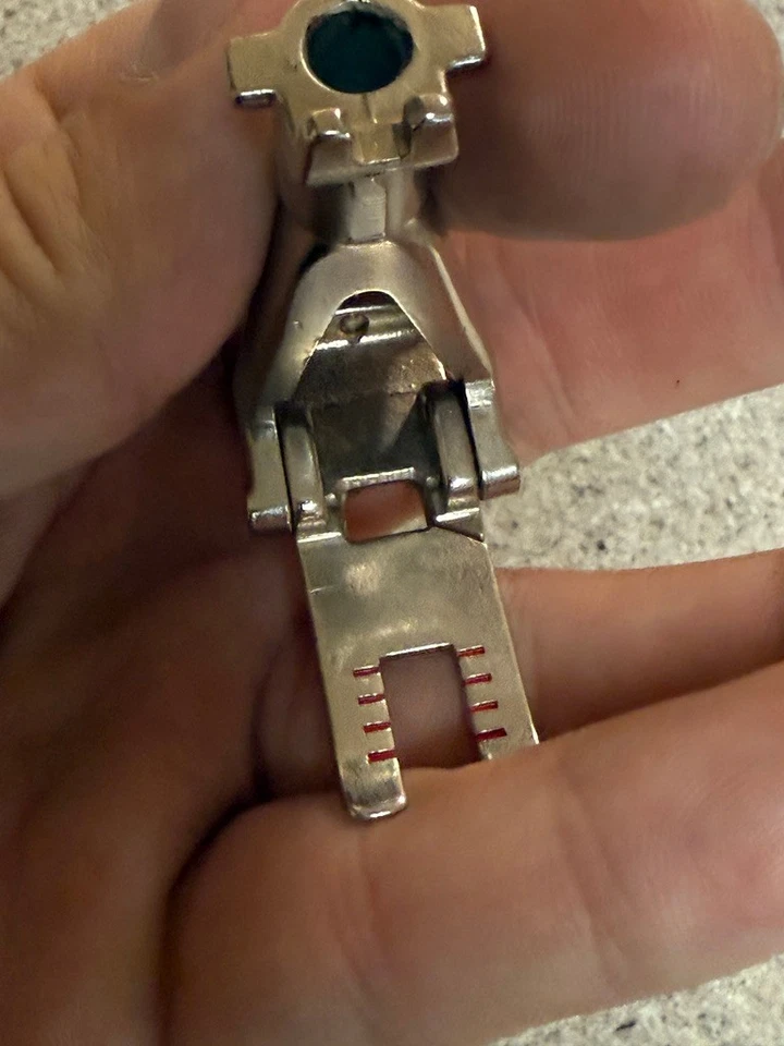 BERNINA BUTTONHOLE CORDING FOOT - ORIGINAL OLD STYLE PART - Image 4 of 4