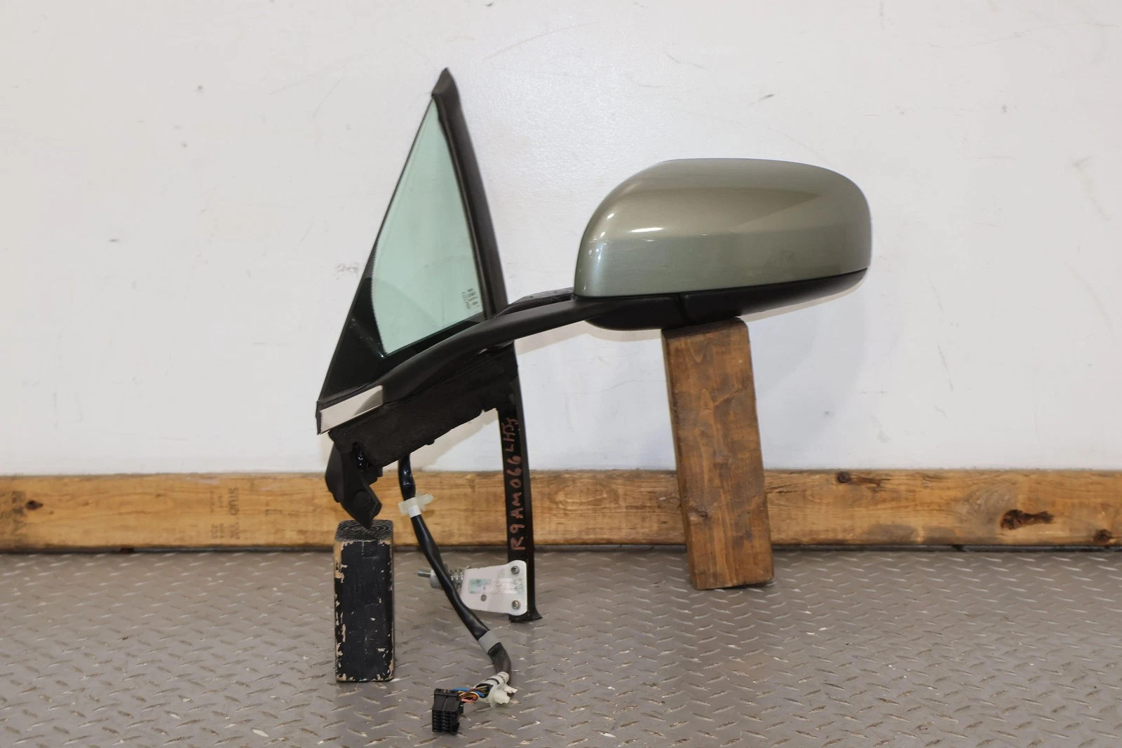 09 Aston Martin V8 Vantage Convertible Left Door Mirror W/Vent Glass (Sage Cap)