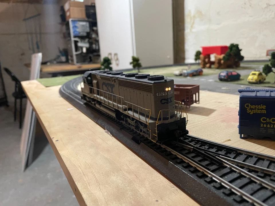 Athearn HO Scale CSX SD45-2 #8979 with DCC/Sound - Image 3 of 4