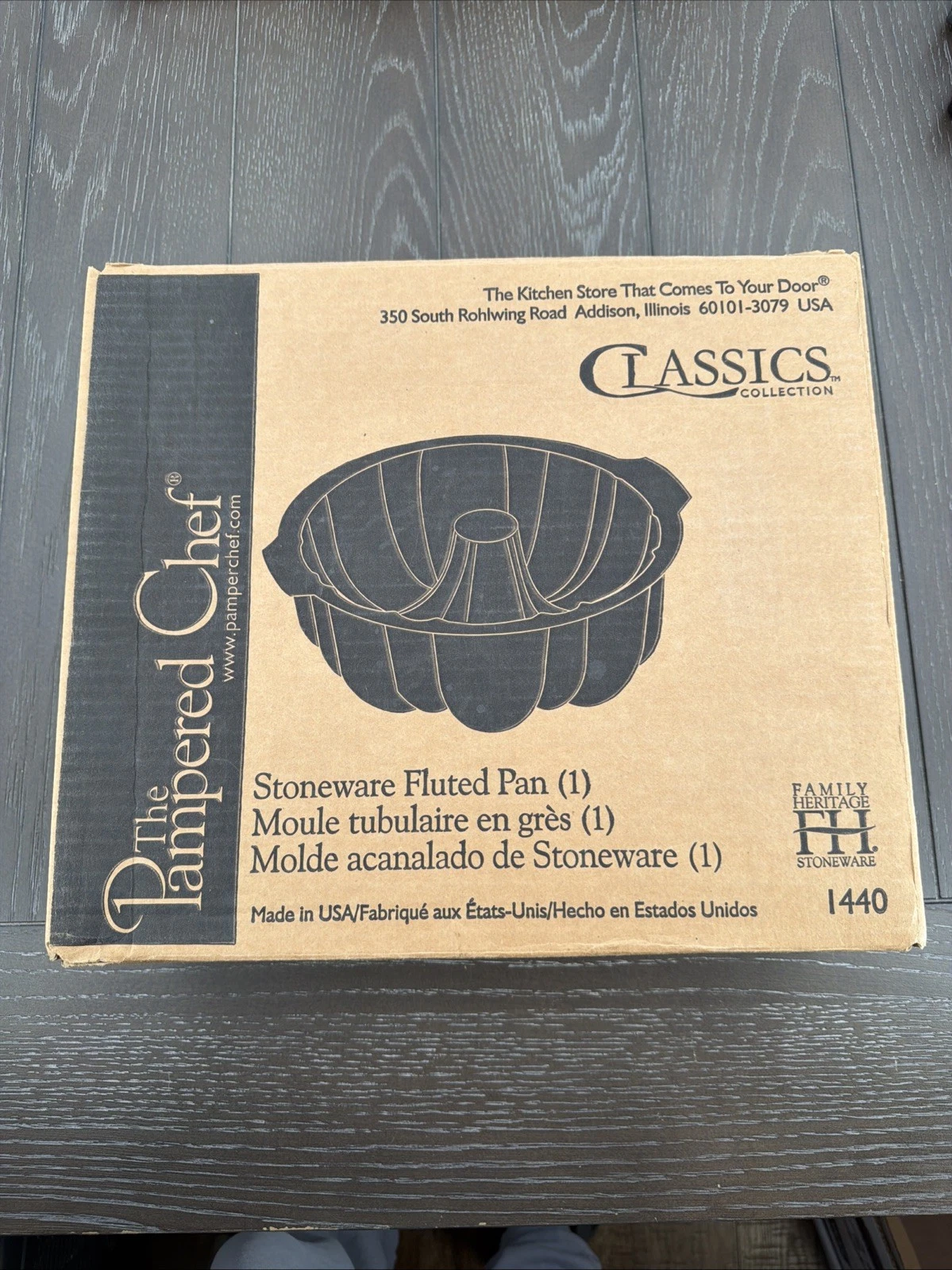 Pampered Chef Family Heritage Stoneware 10 Inch Stoneware Fluted Bundt Cake Pan