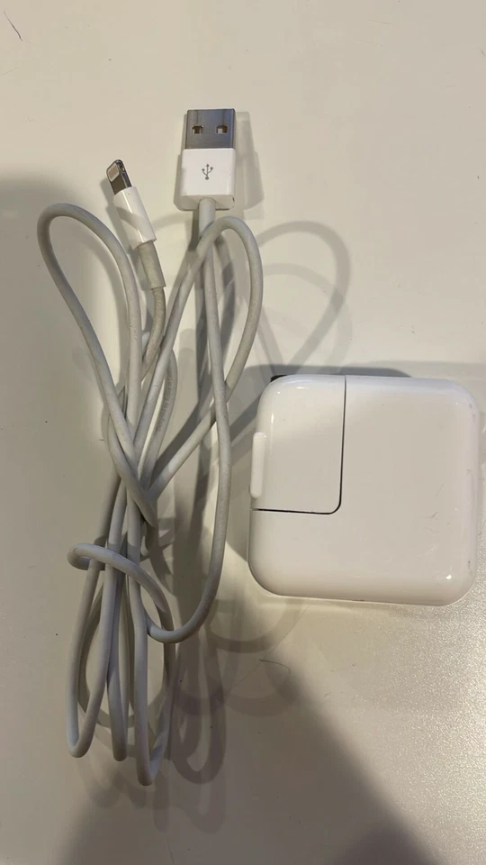 Apple 10w USB Wall Charger with lightning charging cable for ALL iPhone, iPad - Image 3 of 4