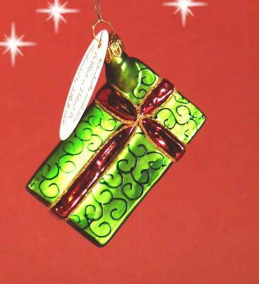 Ein Christbaumschmuck Glas Christbaumkugel Geschenk Paket grün rot
