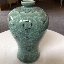ORIENTAL CHINESE GREEN CRACKLE GLAZE CELADON VASE WITH FLYING CRANES AND FLOWERS
