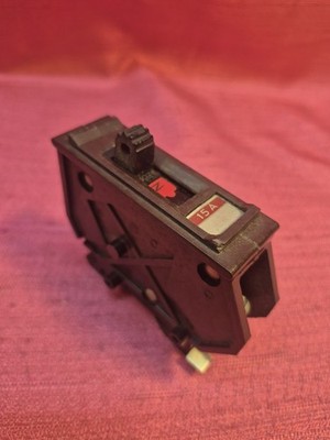 Wadsworth A115NI 15 Amp 1 Pole Circuit Breaker Type A Metal Foot A15