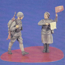 1/35 Scale WWII German Soldier & Civilian Surrender Scene Miniature Figures Set