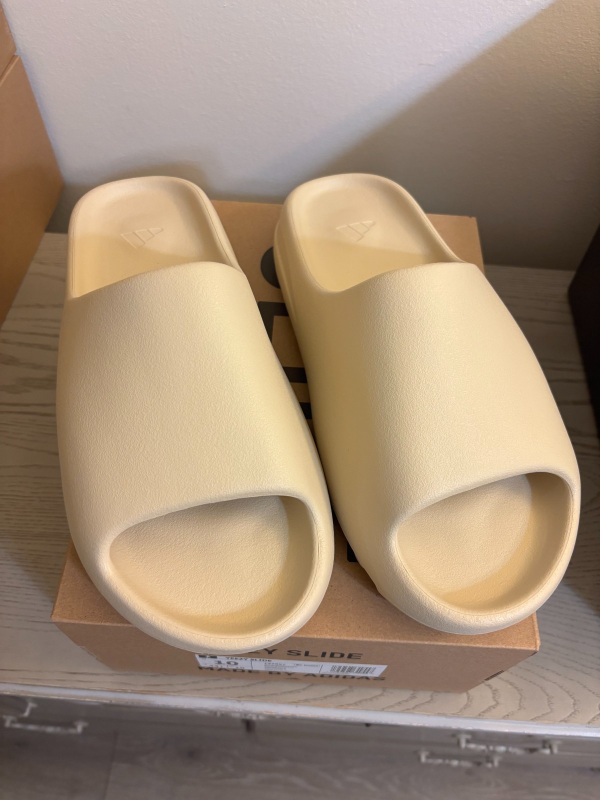 YEEZY SLIDE FZ5897 SIZE 10 thumbnail 5