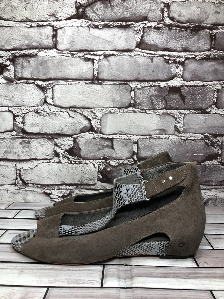 Tsubo Gerri Gris Estampado Serpiente Gamuza Cuero Punta abierta Correa Plana Mujeres 8M EE. UU./39EU Foto 2 de 4