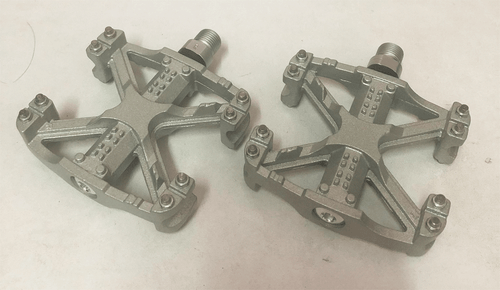 GT MTB / BMX Bicycle Bike Alloy Pedals 9/16 Flat-Platform Freestyle NOS Silver - Picture 7 of 7