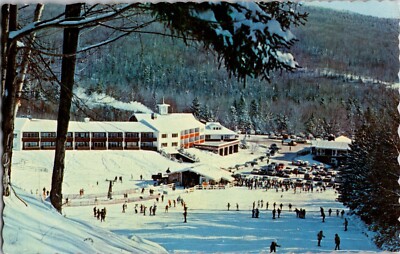 Stowe VT THE TOLL HOUSE MOTOR INN Ski Resort Snow Crowd Vermont Postcard (A12)