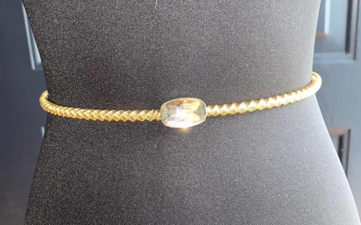 Gold Tone Metal Stretch Cinch Belt w Medallion 22 display picture 1