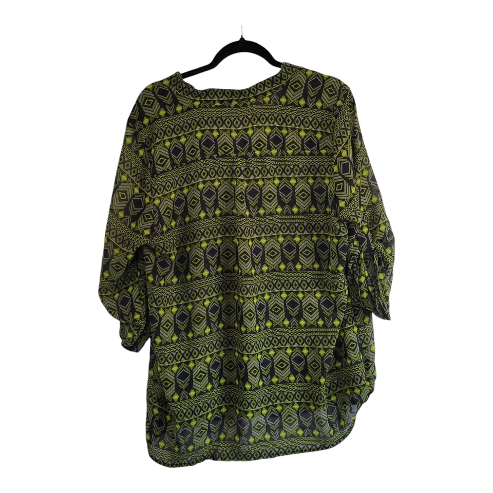 Blusa Derek Plus Size Feminina Tamanho 1X Verde e Preta Geométrica Botão Manga Rolo - Imagem 4 de 4