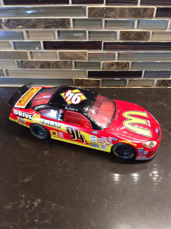 Nascar #94 Bill Elliott McDonald's Ford Taurus 1:24 Scale Diecast 1999 dc1598 - Image 4 of 4