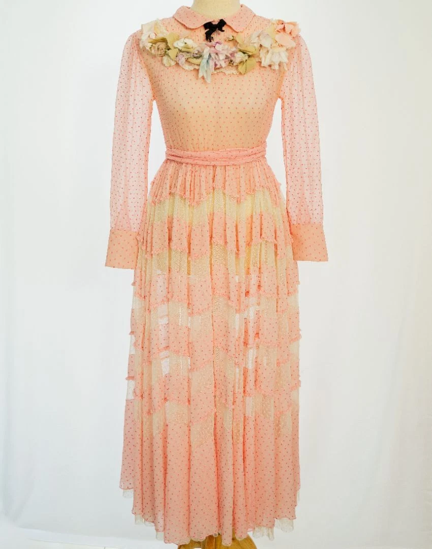 Robe maxi rose Gucci avec détails maille et volants