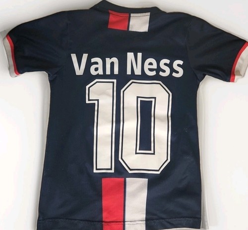 Offizielles 24 Sport Marken Jungen blau PSG Fußball Trikot 10 Van Ness Größe Small? - Bild 2 von 3