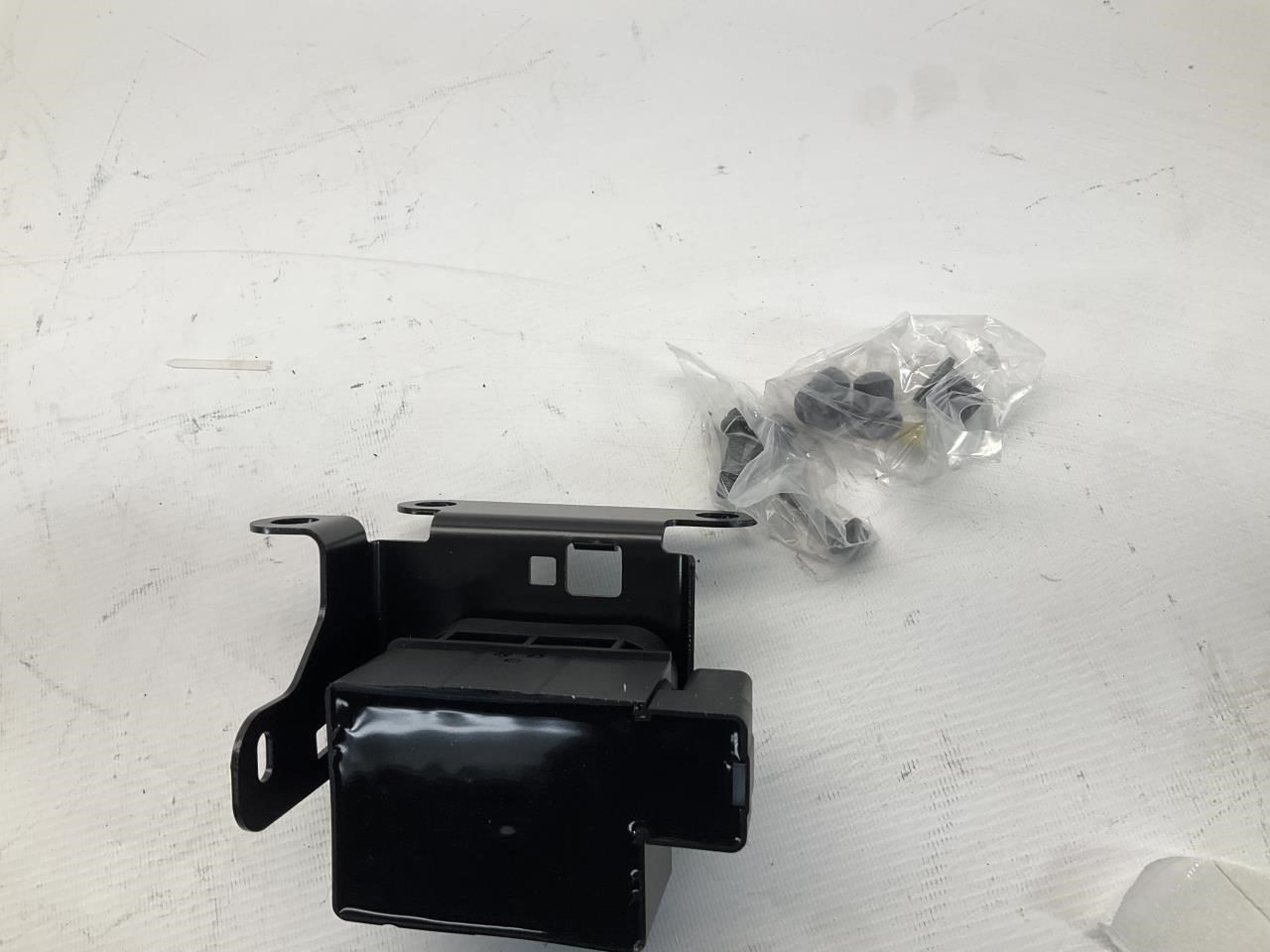 17-22 Maserati Levante Air Ride Suspension Compressor Valve Block Q