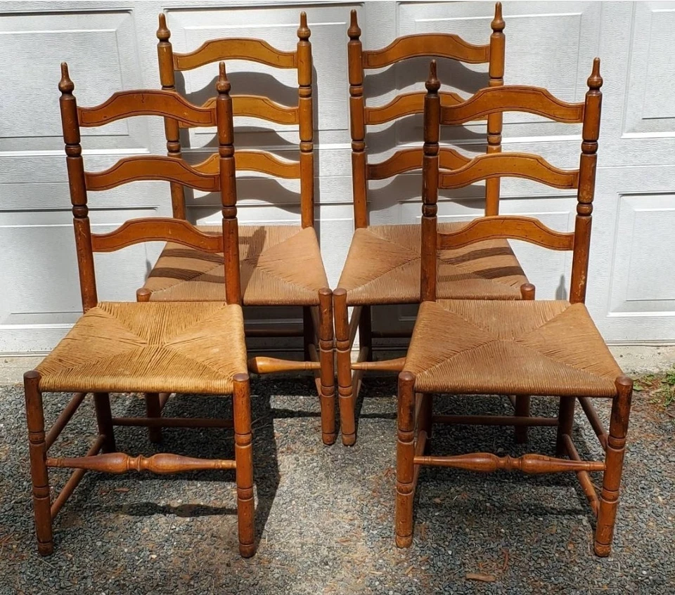 ""OFERTA"" 4 SILLAS ANTIGUAS DE ASIENTO RUSH TEJIDAS CON RESPALDO DE ESCALERA DE ROBLE - ¡HERMOSO CONJUNTO! Foto 2 de 4
