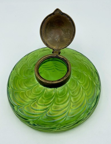 Art Nouveau Kralik? Calamaio in vetro artistico iridescente verde epoca '900 motivo foglia ottone - Foto 6 di 10