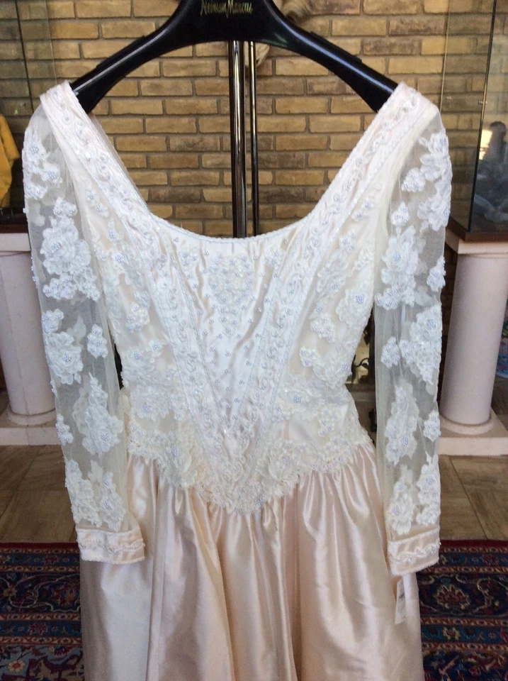 全新 CHRISTOS 真丝串珠花边白色/香槟婚礼礼服 10 美元 3333 - 出售 — 第 3/4 张图片