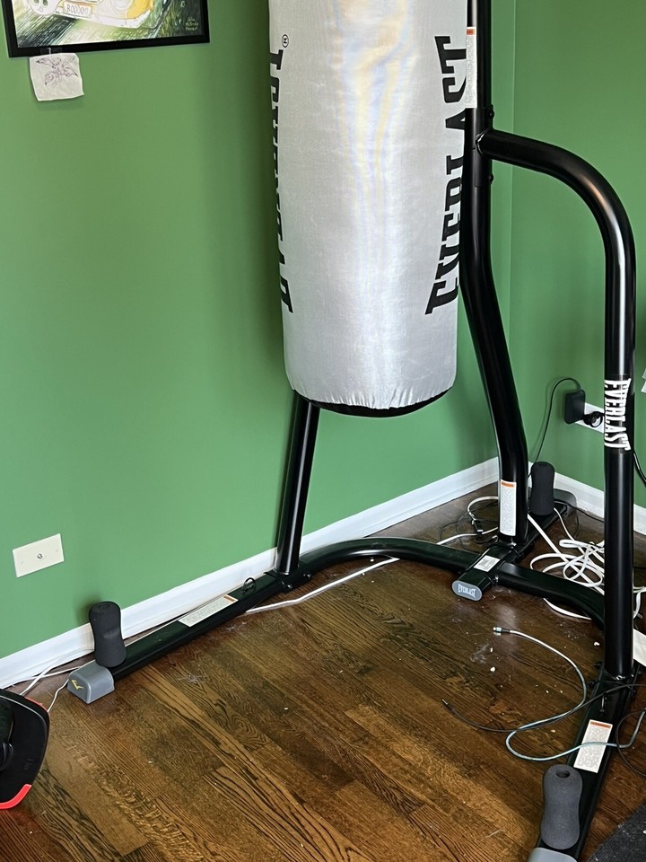 Everlast Nevatear 70 lb. Platinum Heavy Bag White, w/ Everlast Heavy