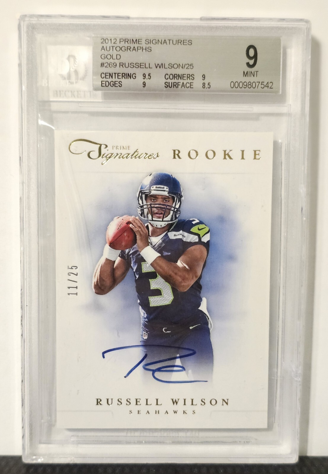 Russell Wilson Panini Black Rookie Signature Materials Prime #25 Gold