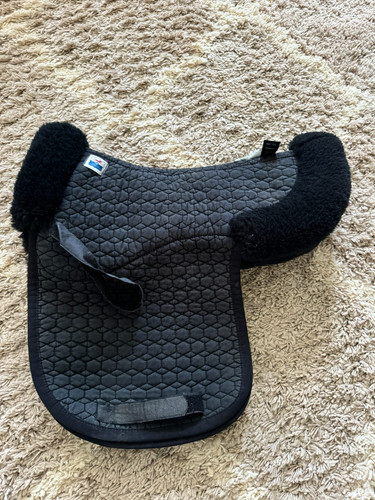 Mattes Sheepskin Dressage Contour Pad With Rear Trim and Bare Flaps Size M