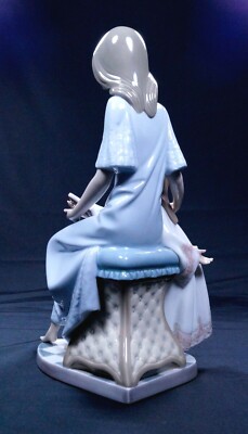 Lladro 5457 Bedtime Story Figurine Mother Reading to Daughter Mint