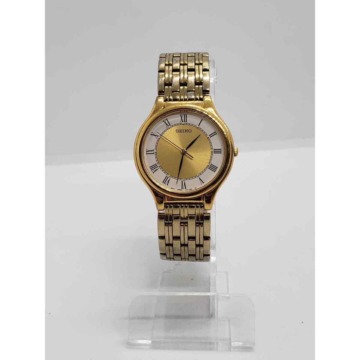 Seiko men's watch. V701-1Y70 474771. White face with gold Seiko men's watch. V701-1Y70 474771. White face with gold