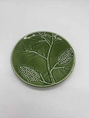 Evergreen Ambience  8 inch plate, pinecones winter Christmas holiday