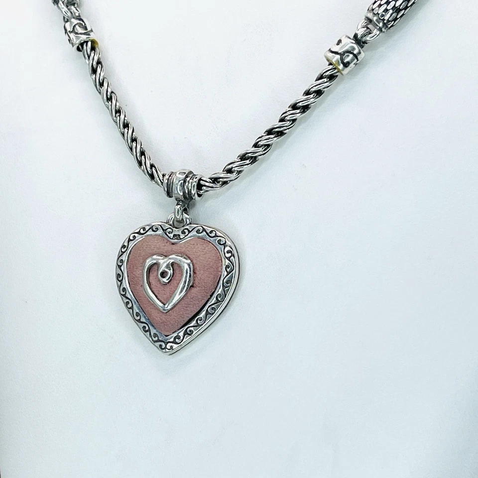 "Collar colgante corazón cuero rosa Brighton Love Notes tono plata 18"" retirado" Foto 3 de 4