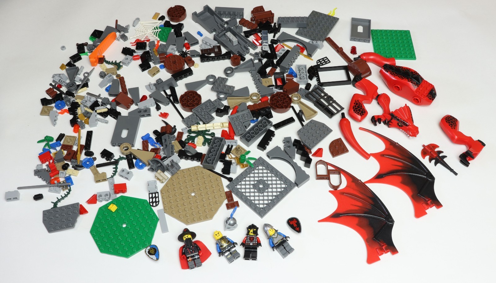 Lego Castle unvollst. Set 70403 Dragon Mountain mit Minifiguren ohne OBA