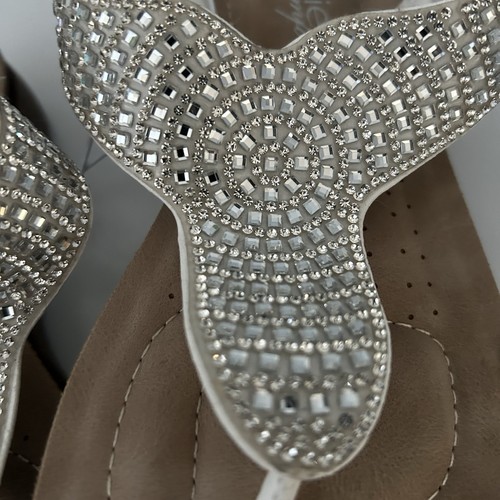 NEW Annie Comfort Sandals Size 5 1/2 Women’s White Rhinestone Thong Toe Sandals - Picture 5 of 7
