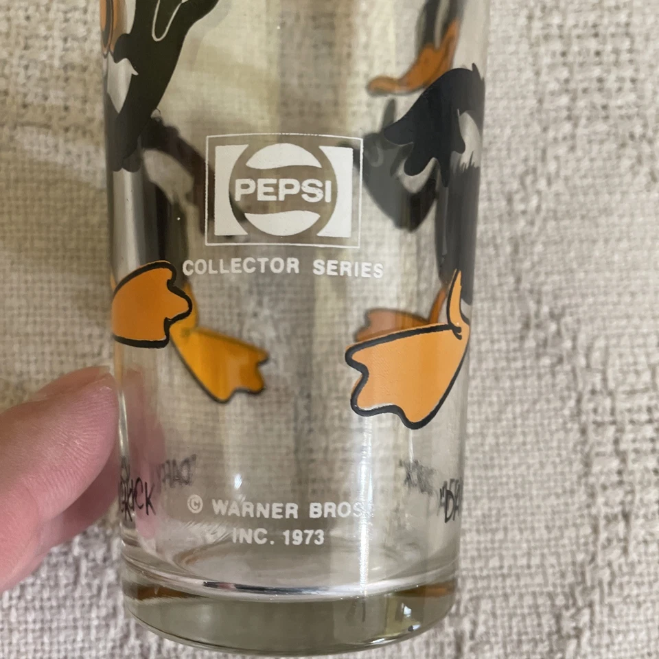 Vintage 1973 Looney Tunes Daffy Duck Warner Bros Pepsi Collector Glass (TD) - Image 2 of 4