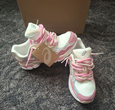 ASICS GEL-NYC Damen Sneaker Laufschuhe EU 40 UK 6 US 7 Beige/Rosa/Weiß