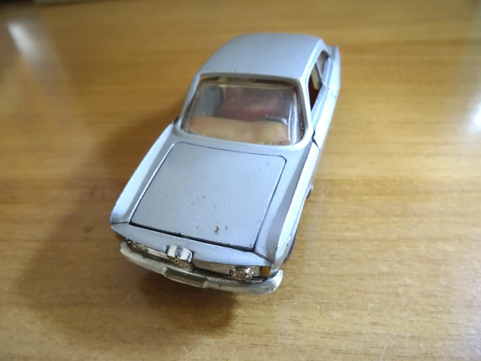 Alfa Romeo Giulia GT Politoys-M Made in Italy Scala N°500 avec suspension - Photo 2/4