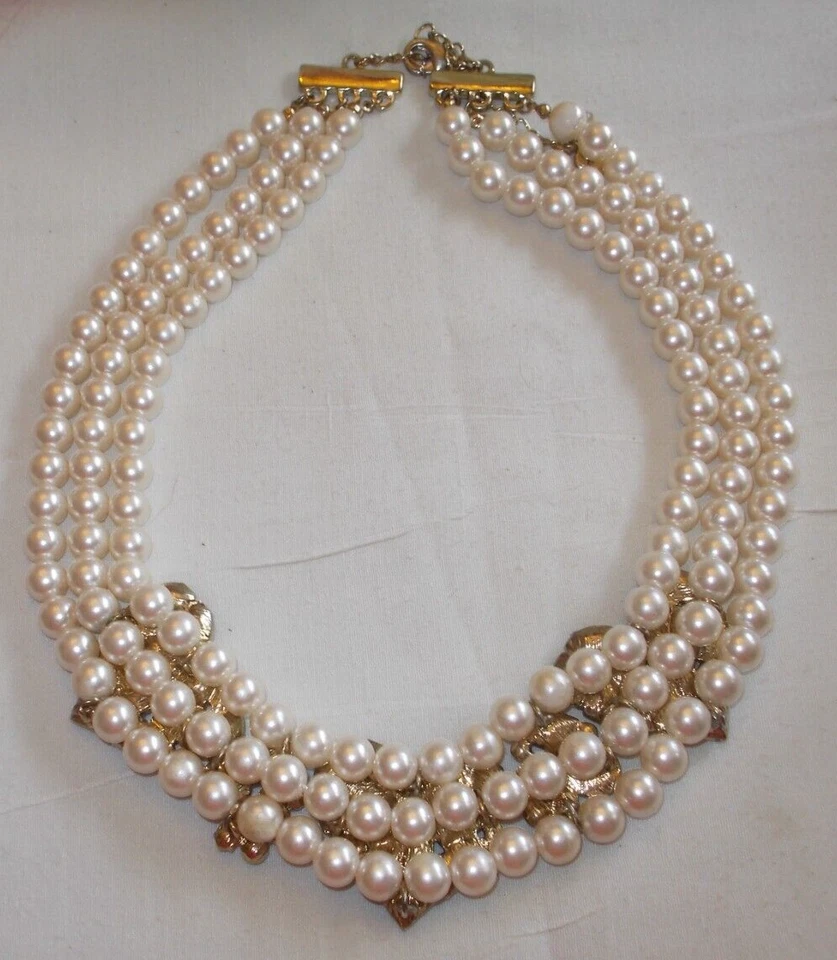 COLLAR BETSEY JOHNSON RARO MARFIL IMITACIÓN PERLA CON CORAZONES DE CRISTAL Foto 4 de 4