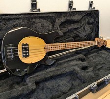Sterling by MUSICMAN Pete Wentz / guitare basse électrique avec sac de...