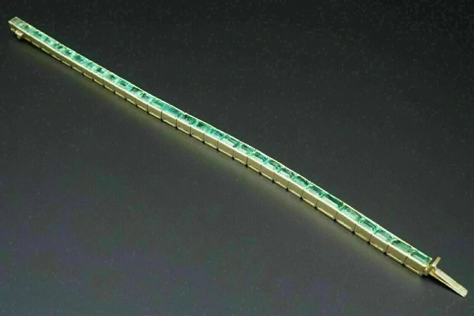 Pulseira de tênis 7 quilates corte esmeralda verde criada em laboratório folheada a ouro amarelo 14K - Imagem 3 de 4